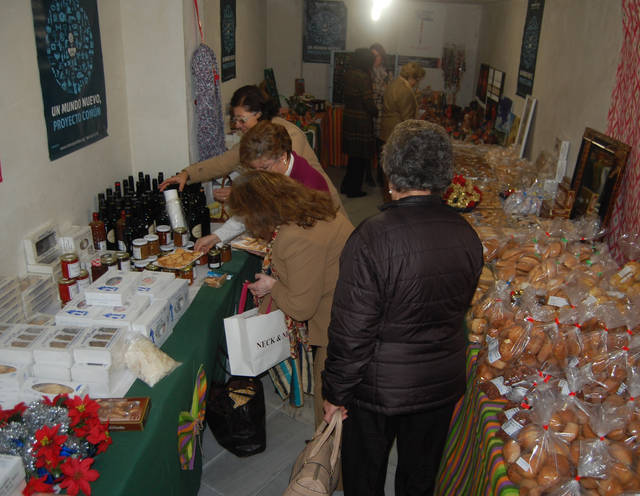 Mercadillo de Manos Unidas en la calle Prado