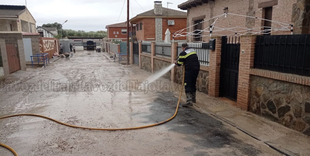 Una tromba de agua inunda Hormigos: casas anegadas y coches arrastrados