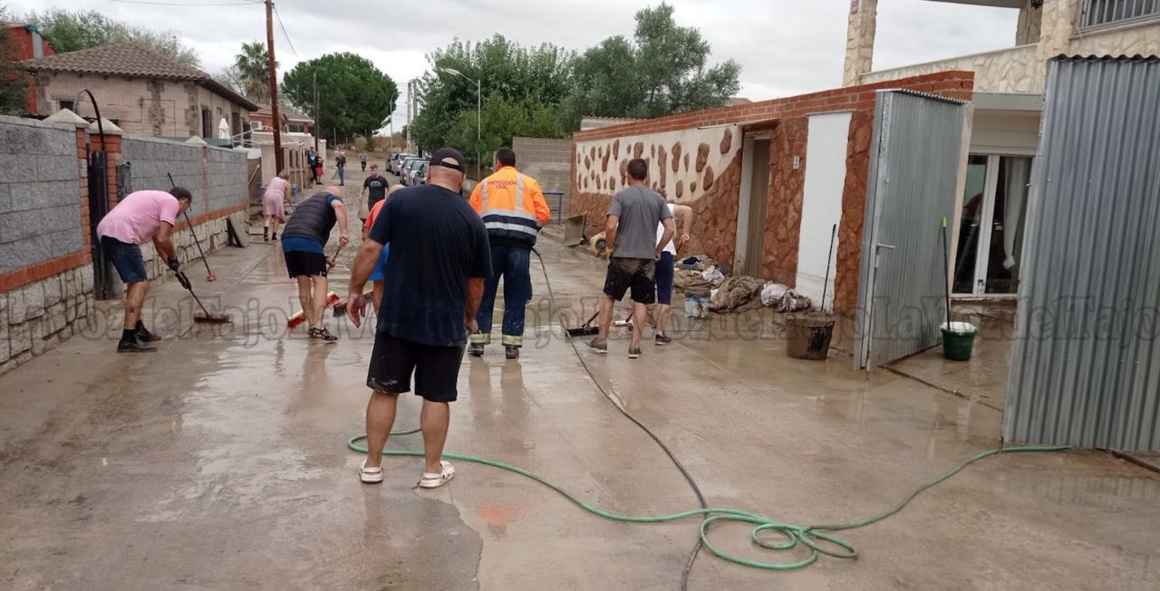 Una tromba de agua inunda Hormigos: casas anegadas y coches arrastrados