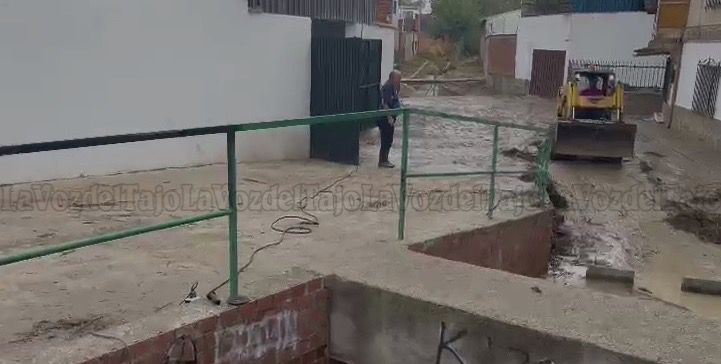 Una tromba de agua inunda Hormigos: casas anegadas y coches arrastrados