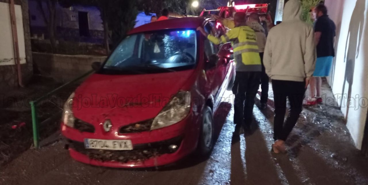 Una tromba de agua inunda Hormigos: casas anegadas y coches arrastrados