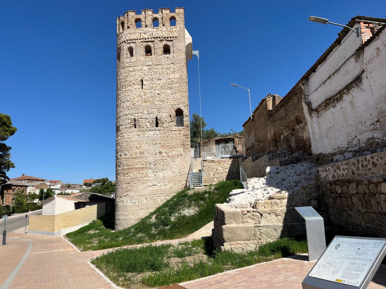 Torre de la Vela y su entorno / Maqueda