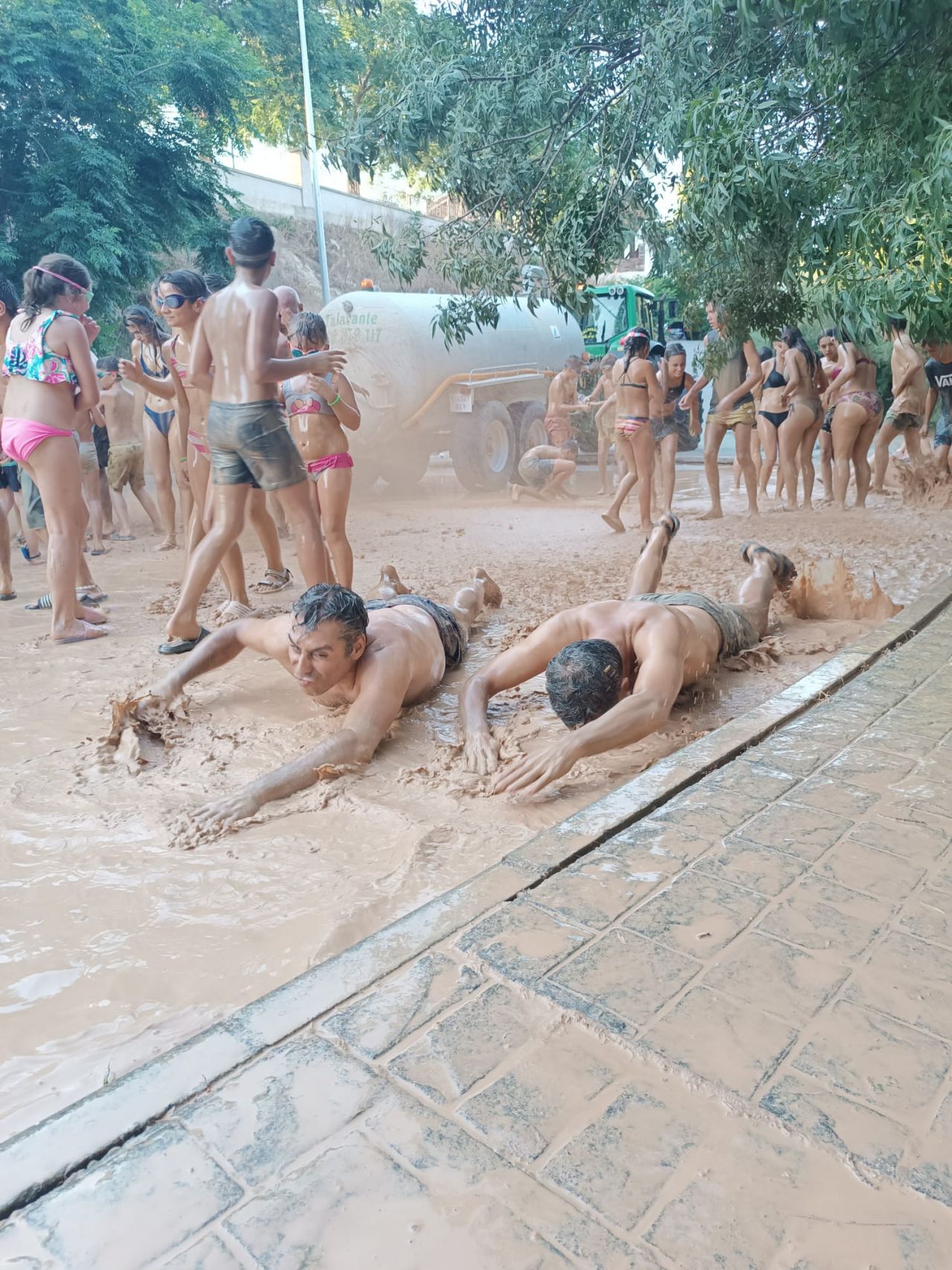 Bautismo de barro, en El Puente del Arzobispo 