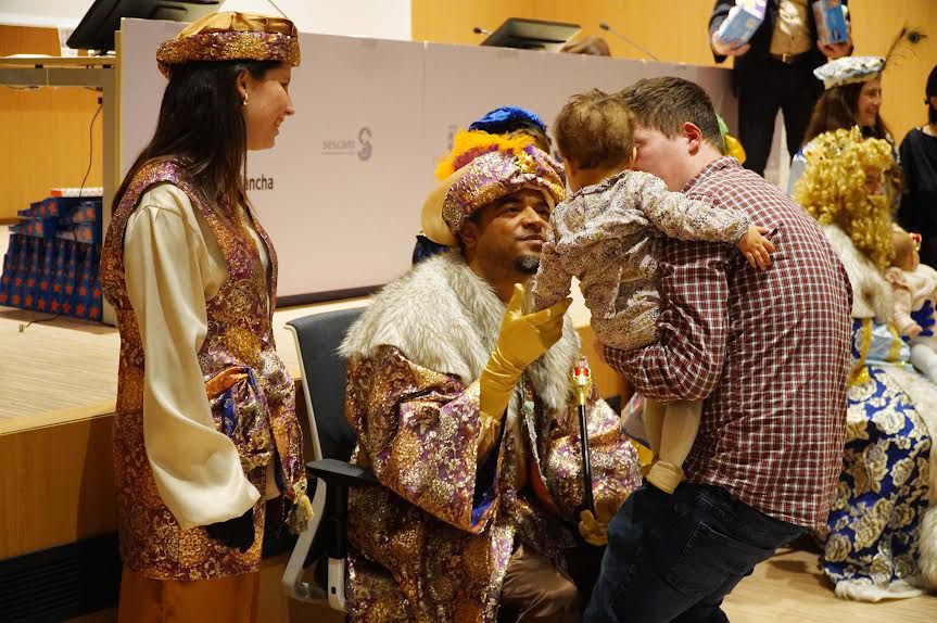 Los Reyes Magos traen alegría a los niños hospitalizados en Toledo y Talavera