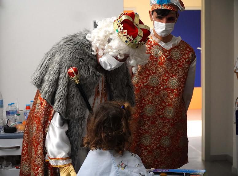 Los Reyes Magos traen alegría a los niños hospitalizados en Toledo y Talavera