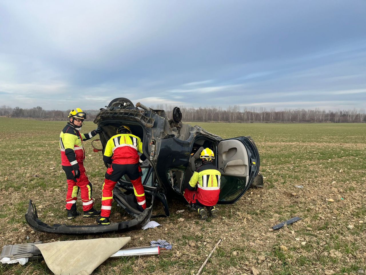 Accidente en un pueblo de Toledo: Vuelca un coche con dos personas en su interior 