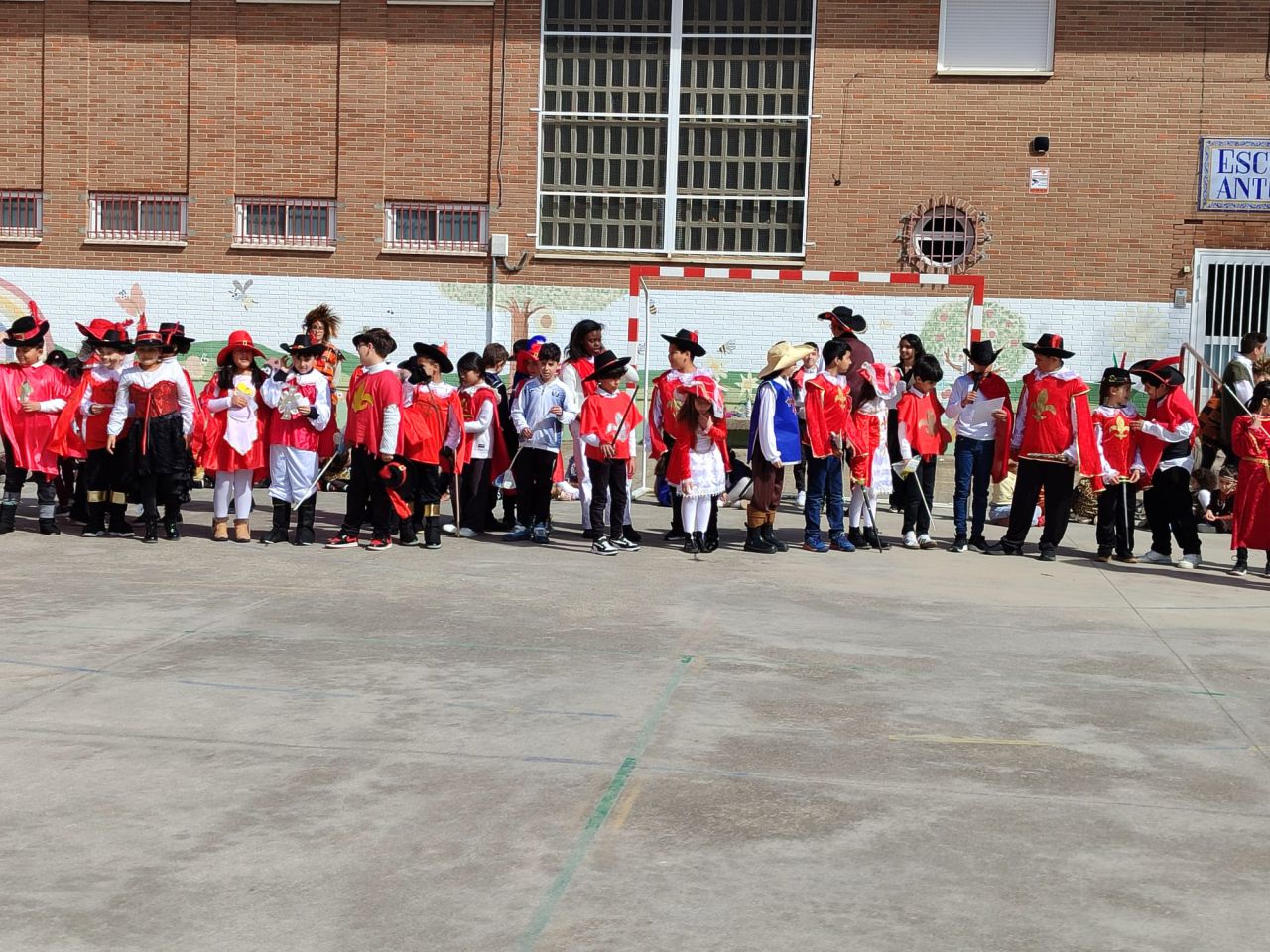 Talavera: El Colegio Antonio Machado transforma el carnaval en un viaje literario