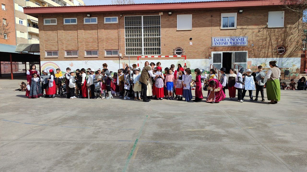 Talavera: El Colegio Antonio Machado transforma el carnaval en un viaje literario