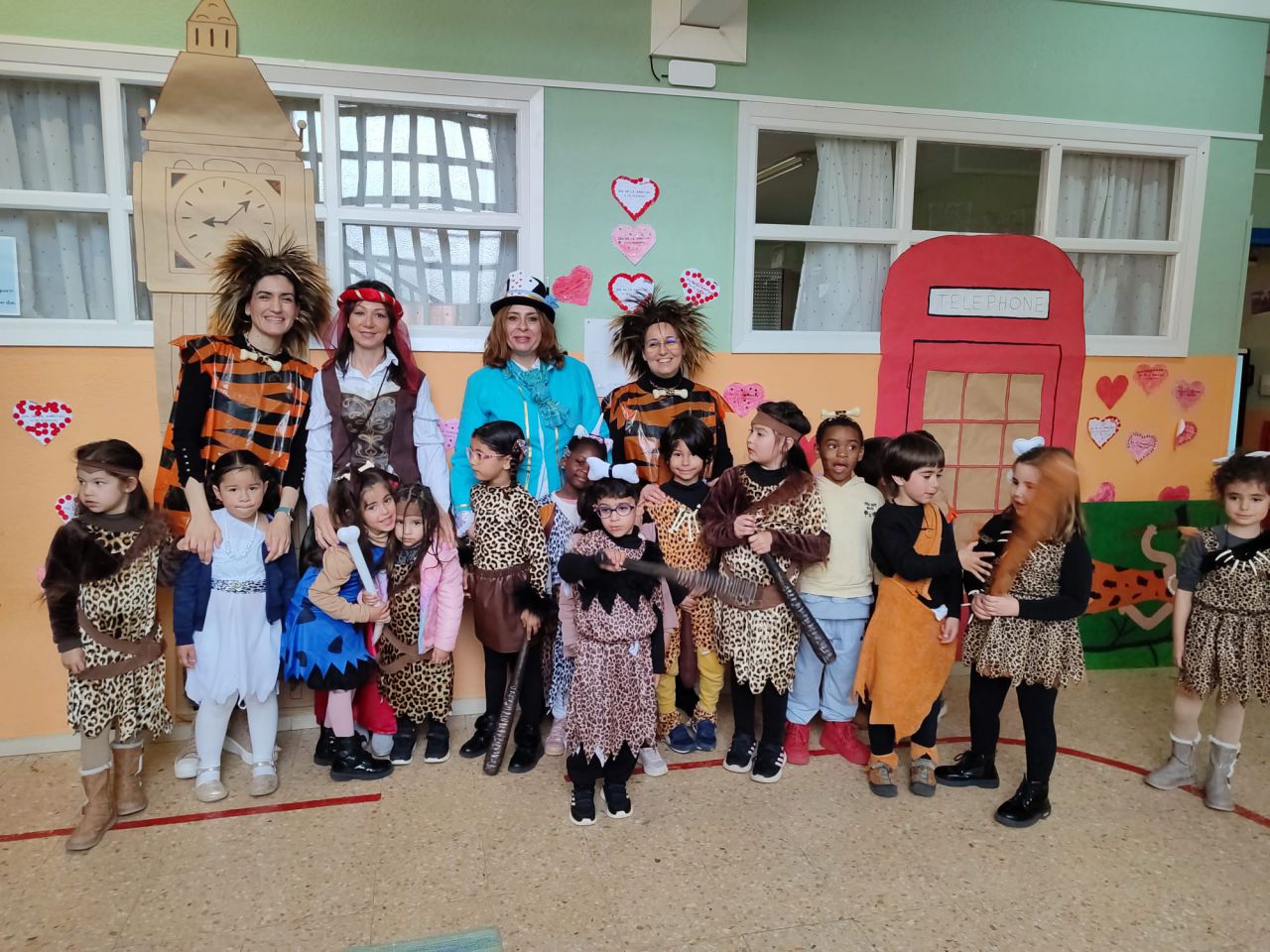 Talavera: El Colegio Antonio Machado transforma el carnaval en un viaje literario