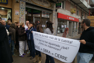 Vecinos protestando en plena Avenida Pío XII. (Foto: LVDT)