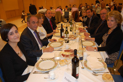 Imagen de la mesa presidencial durante la velada del sábado noche en la cena benéfica. (Foto: J.F.)