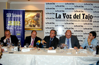 Imagen de la mesa presidencial del primer encuentro 'Ser la Voz' en el Restaurante Antiquario. (Foto: C.G.)