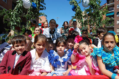 Muchos fueron los niños que aportaron colorido al desfile en honor a San Isidro. (Foto: Carlos Granda)