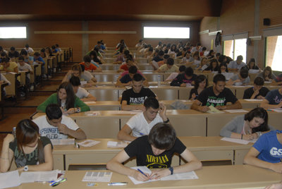 Una de las pruebas realizadas en las aulas del Campus de Talavera. (Foto: D.D.)