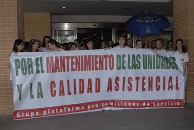 Un momento de la protesta frente al Hospital. (Foto: LVDT)