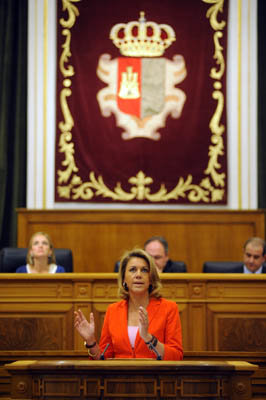 Cospedal durante el discurso del lunes en las Cortes. (Foto: LVDT)