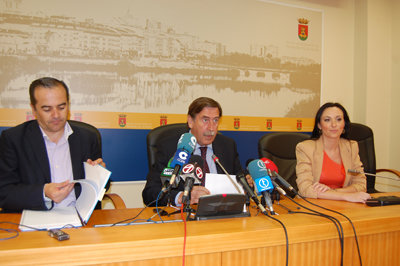 Gregorio y Rodríguez acompañaron a Lago en este anuncio a los medios de comunicación. (Foto: J.F.)