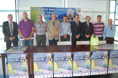 Autoridades, organización y sponsors del I Open 'Virgen del Prado'. (Foto: J.F.)