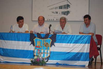 Pedro Flores presidió el acto junto a tres directivos de la entidad prudencista. (Foto: Carlos Granda)