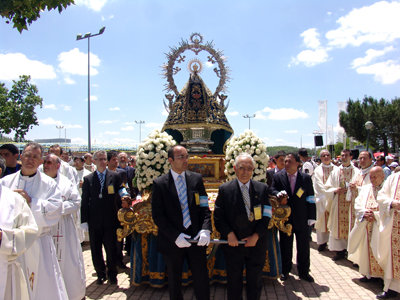 Salida de la Virgen por las calles de la Talavera con motivo del 50 Aniversario de su Coronación Canónica. (Foto: J.F.)