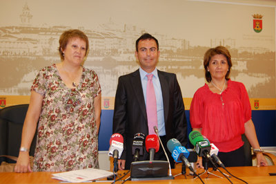 Flores, Gutiérrez y Ballesteros antes de iniciar la rueda de prensa. (Foto: J.F.)