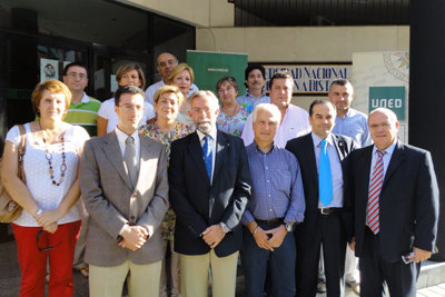 Foto de familia del nuevo Patronato de la UNED. (Foto: LVDT)