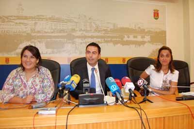 García Elez, Gutiérrez y Bellón valorando el Gobierno de Lago tras los 100 primeros días. (Foto: J.F.)