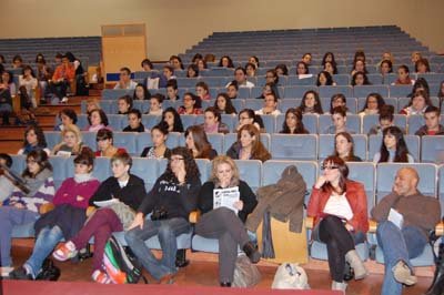 La última asamblea se celebró la semana pasada en el Salón de Actos de la Universidad. (Foto: J.F.)