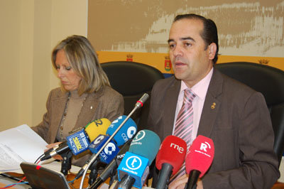 Núñez y Gregorio ante los medios. (Foto: Carlos Granda)