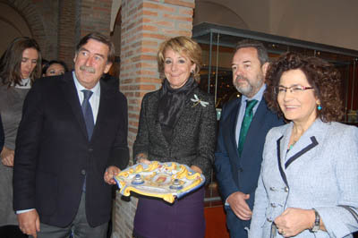 Aguirre recibió una escribanía de cerámica en presencia de Lago, Labrador y Riolobos. (Foto: Carlos Granda)