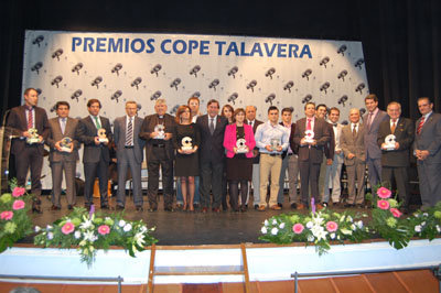 La gran familia de la COPE despidió con esta instantánea una noche llena de  premiados. (Foto: J.F.)