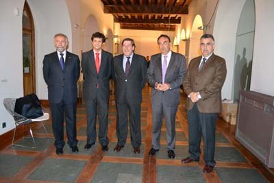 Autoridades que asistieron a los premios en el Centro Cultural 'San Prudencio'. (Foto: LA VOZ DEL TAJO)