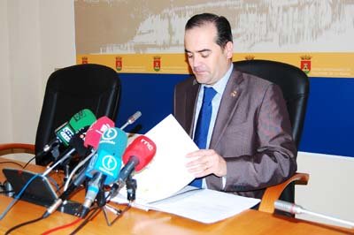 Gregorio durante la rueda de prensa ante los medios. (Foto: J.F.)