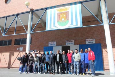 Lago junto a la plantilla talaverana. (Foto: LVDT)