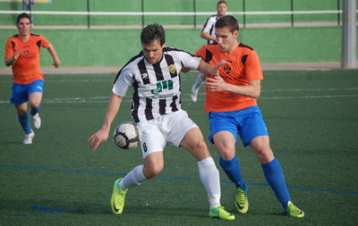 El Talavera doblegó de nuevo a los cebollanos. (Foto: Carlos Granda)