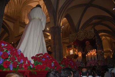 Encuentro del Jesús Cautivo con la Virgen de Gracia y Amparo en el interior de La Colegial. (Foto: J.F.)