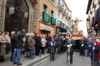 El Via Crucis ante el Cristo de la Corredera. (Foto: Carlos Granda)