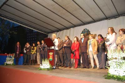 Un momento del pregón pronunciado por María Garrido en los Jardines del Prado. (Foto: R.R.)