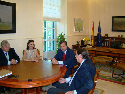 Lago, acompañado por Rodríguez y Gutiérrez, en su cita con el secretario de Estado de Medio Ambiente. (Foto: LA VOZ DEL TAJO.)