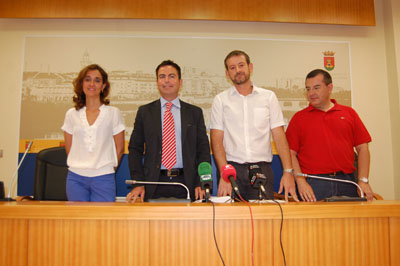 Los concejales del Grupo Municipal Socialista, de izquierda a derecha, Bellón, Gutiérrez (portavoz), Flores y Devia. (Foto: M.M.)