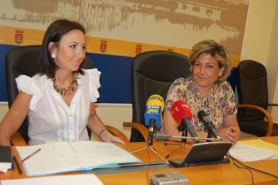 Rodríguez y González en su comparecencia tras la celebración de la Junta Local. (Foto: J.F.)