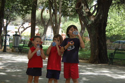 Los niños y los mayores son los colectivos más vulnerables a la deshidratación. (Foto: E.G.)