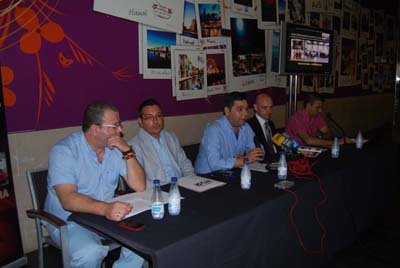 Un momento de la presentación de las novedades de la empresa dedicada a la automoción en Bowling Center. (Foto: J.F.)