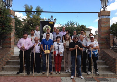 Godoy y Luqui realizaron una marcha a pie junto a diversos alcaldes de la comarca durante la presentación del proyecto. (Foto: LVDT)