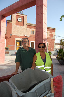 Francisco y Jacinta hacen cada mañana una parada para retomar energías tomando un café con sus compañeros.       (Foto: J.F.)