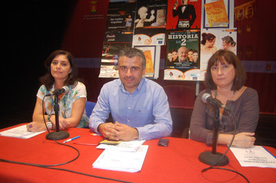 La jefa de servicio del OAL de Cultura, Pilar García; el concejal de Cultura, José Luis Muelas; y la directora de la Biblioteca 'José Hierro', Adoración Manzano. (Foto: J.F.)