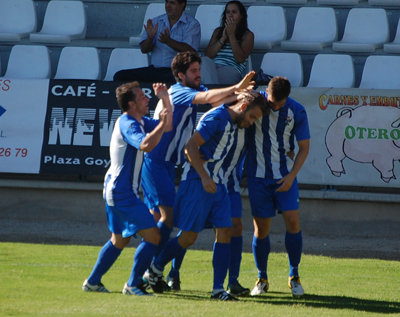 Los blanquiazules celebran uno de los tantos endosados al Torrijos. (Foto: LVDT)