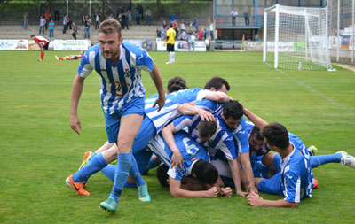 Víctor tira la muralla y logra un gol que puede valer oro