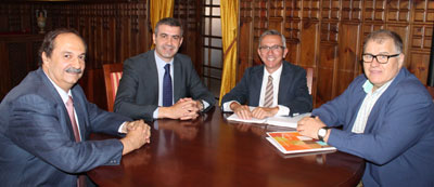 Álvaro Gutiérrez se reúne con los representantes de la Asociación de Hostelería y Turismo de Toledo