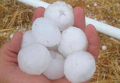 Una impresionante tormenta de granizo de gran dimensión causa graves daños en diversos pueblos de la comarca de La Jara